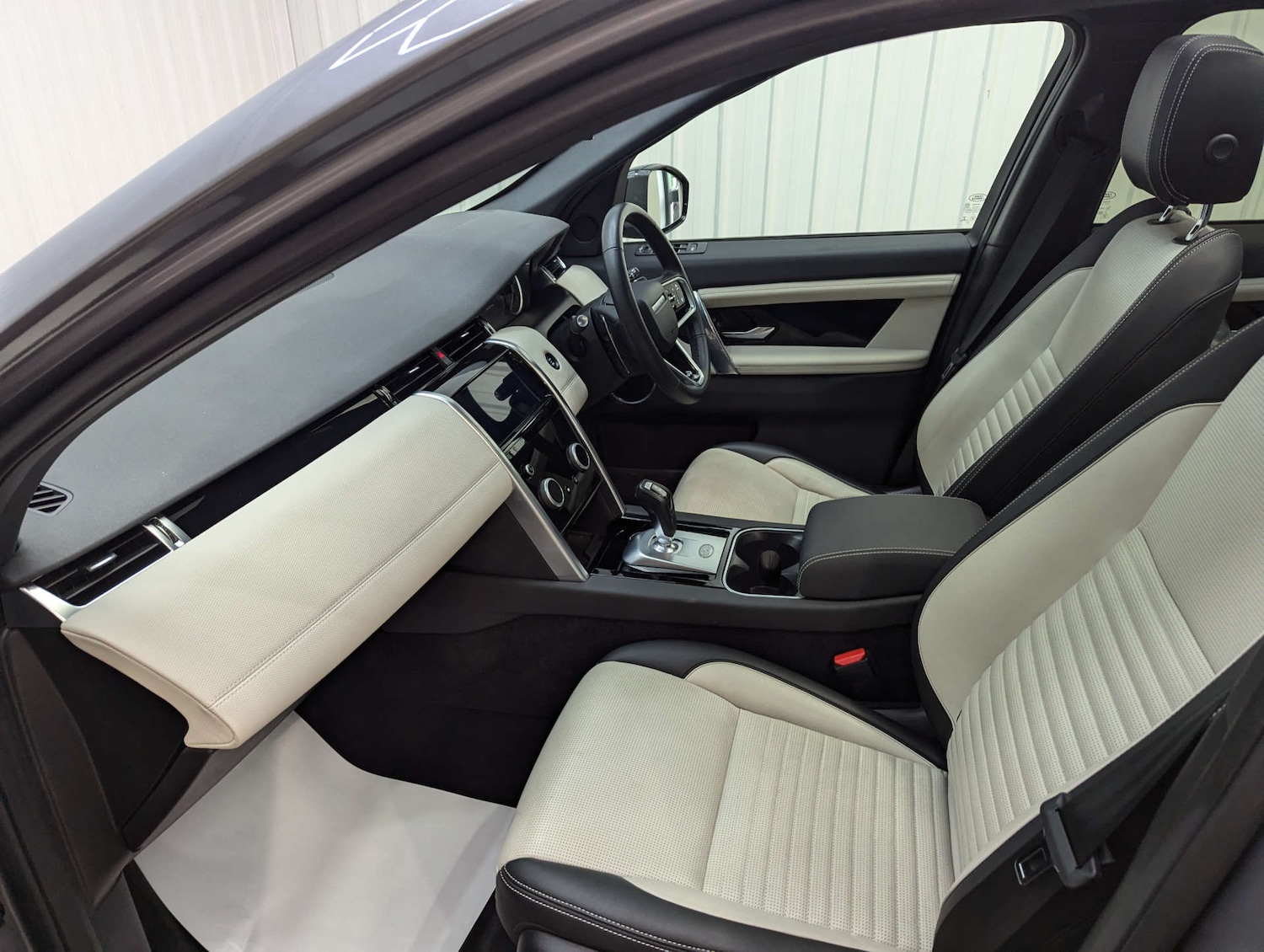 Used Land Rover Discovery Sport 2022 for sale - 77897112: Photo 51