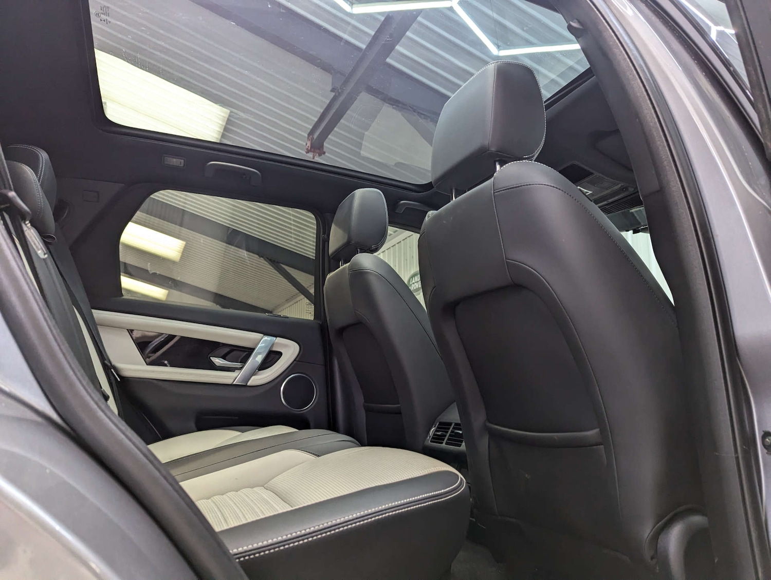 Used Land Rover Discovery Sport 2022 for sale - 77897112: Photo 58