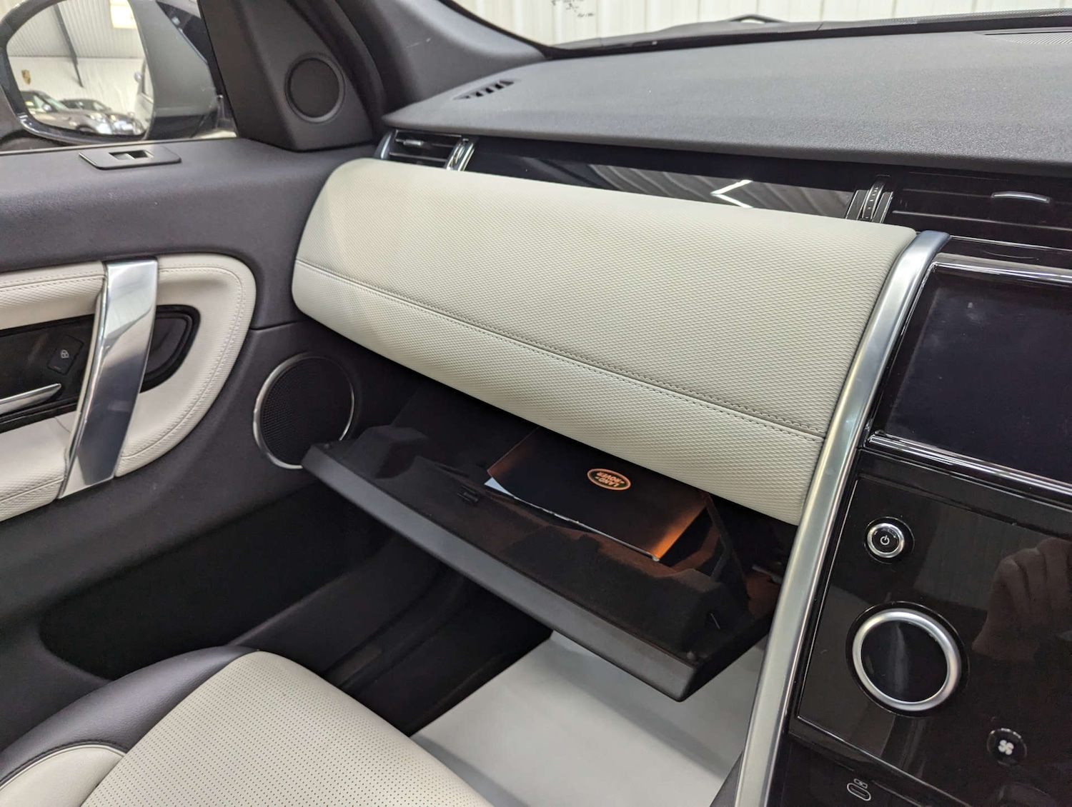 Used Land Rover Discovery Sport 2022 for sale - 77897112: Photo 84