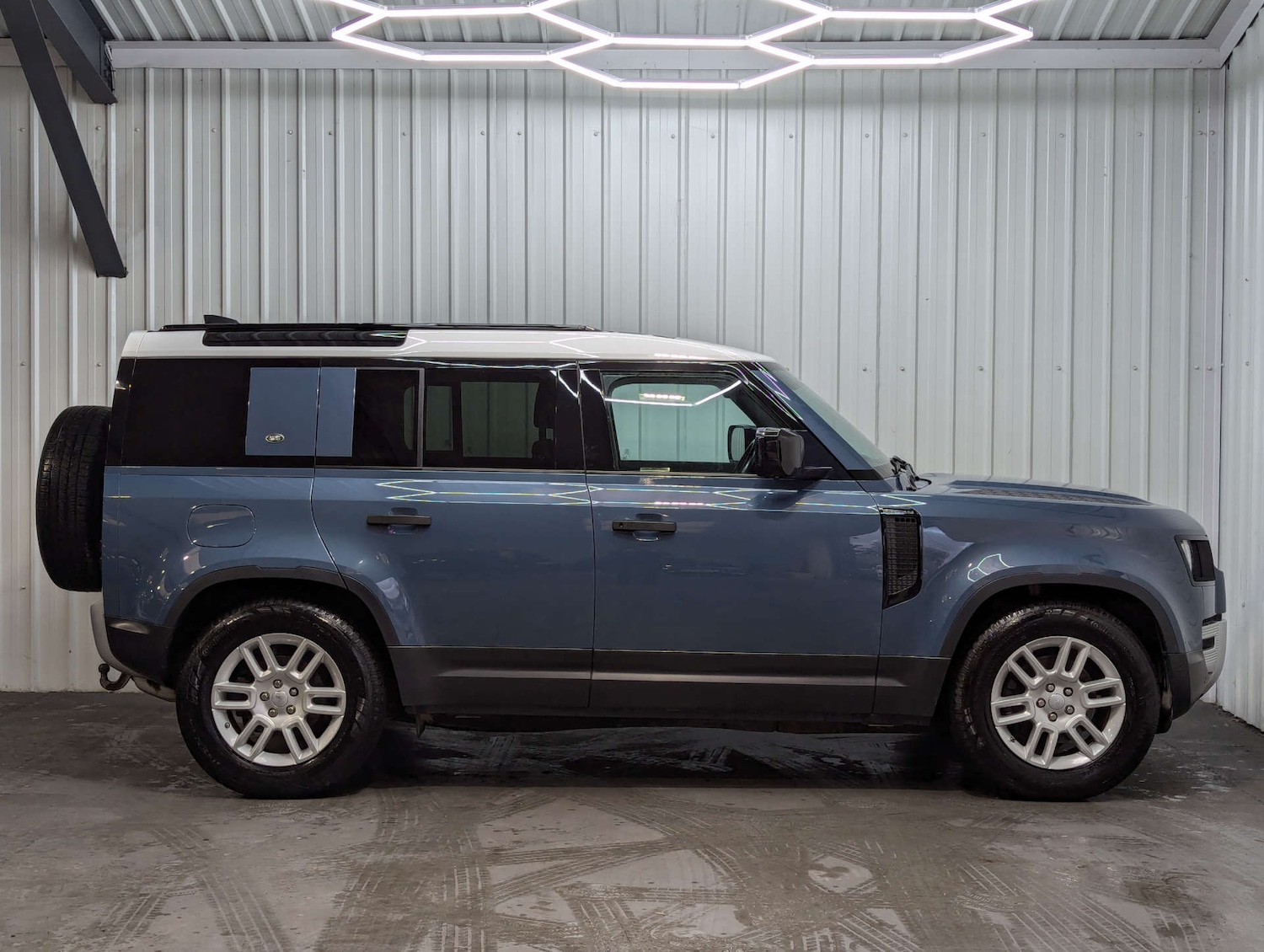 Used Land Rover Defender 2020 for sale - 77567356: Photo 13