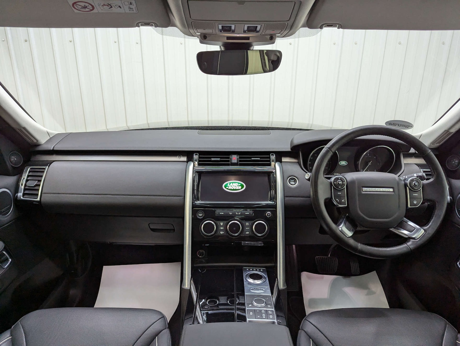 Used Land Rover Discovery 2017 for sale - 76449770: Photo 2