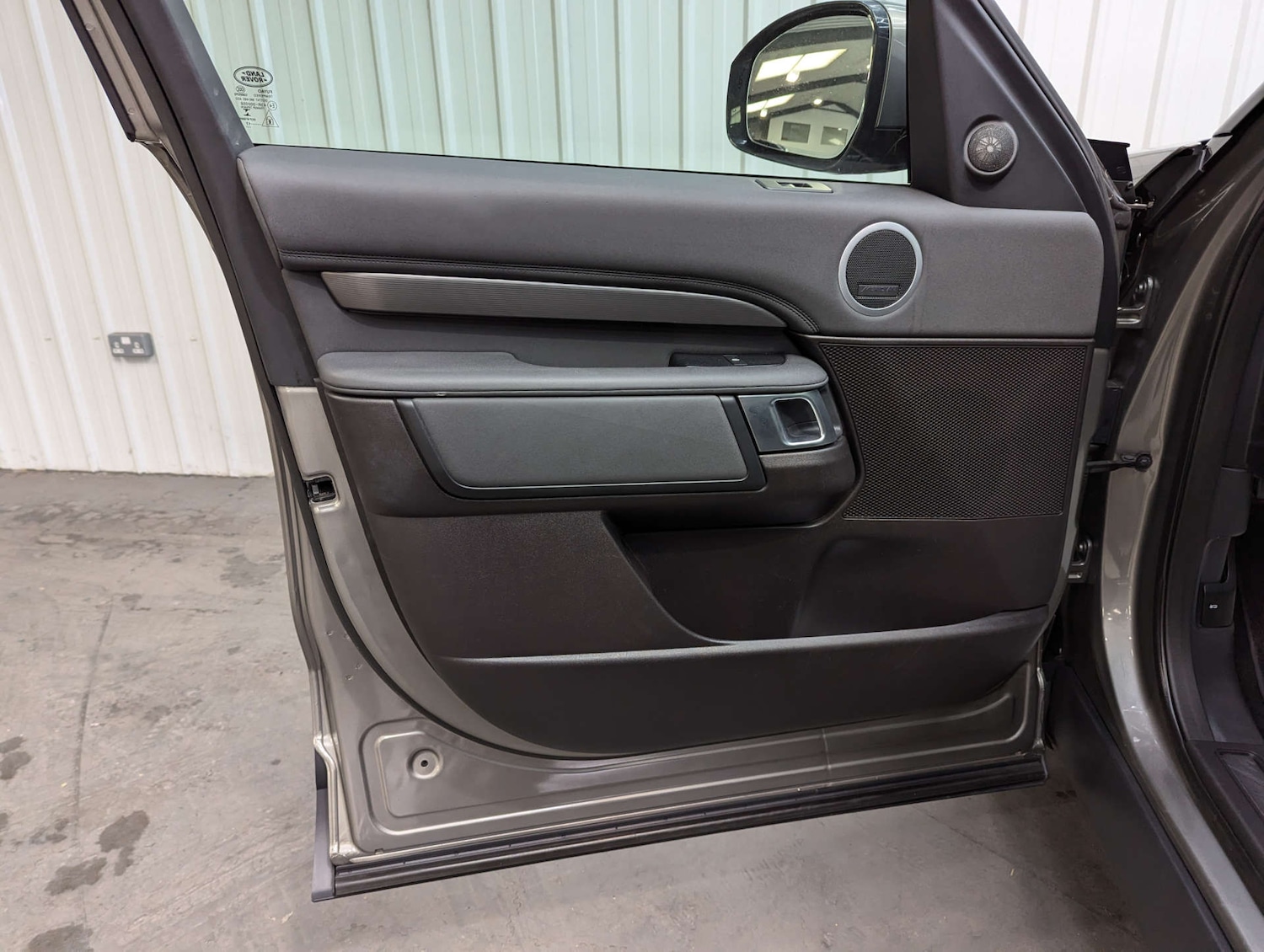 Used Land Rover Discovery 2017 for sale - 76449770: Photo 59