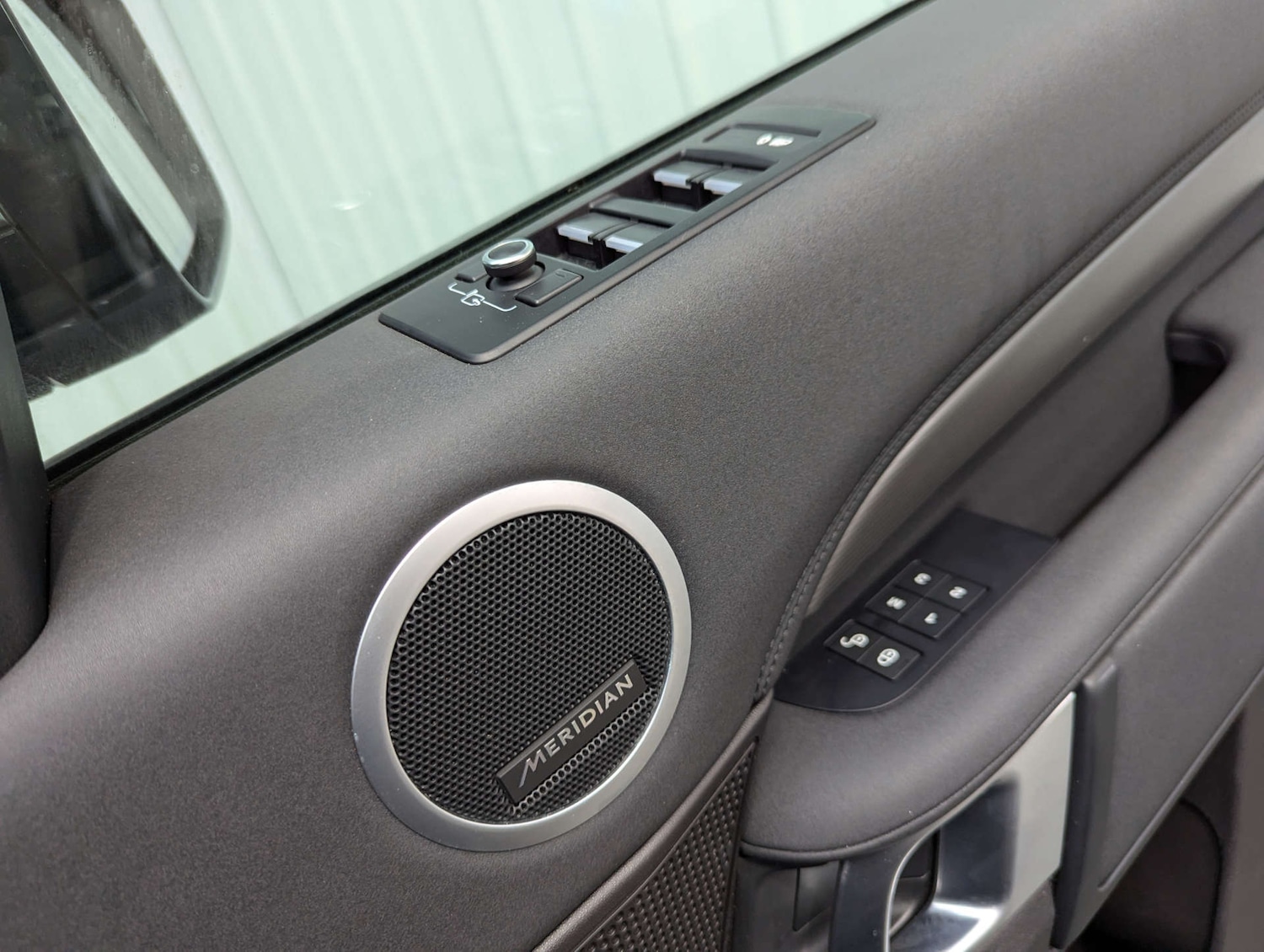 Used Land Rover Discovery 2017 for sale - 76449770: Photo 83