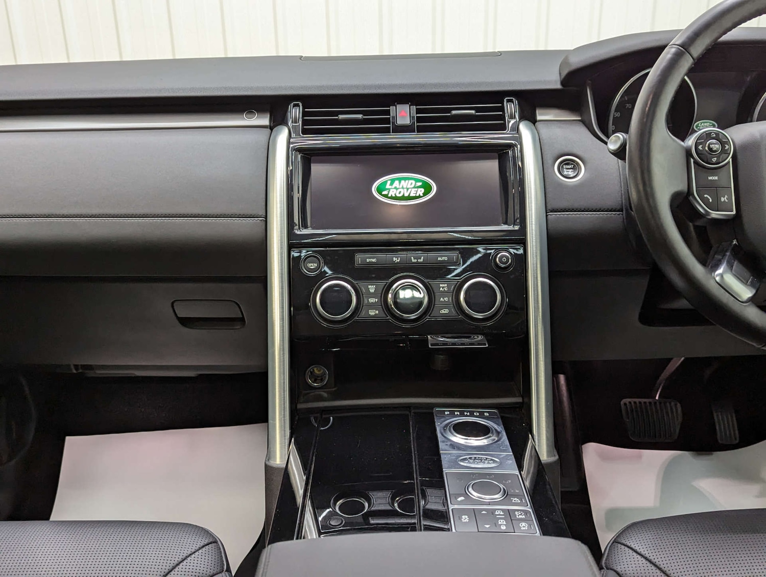 Used Land Rover Discovery 2017 for sale - 76449770: Photo 84