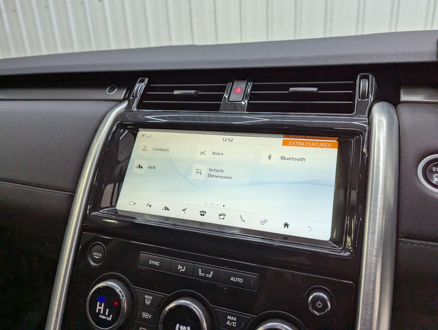 Used Land Rover Discovery 2017 for sale - 76449770: Photo 91