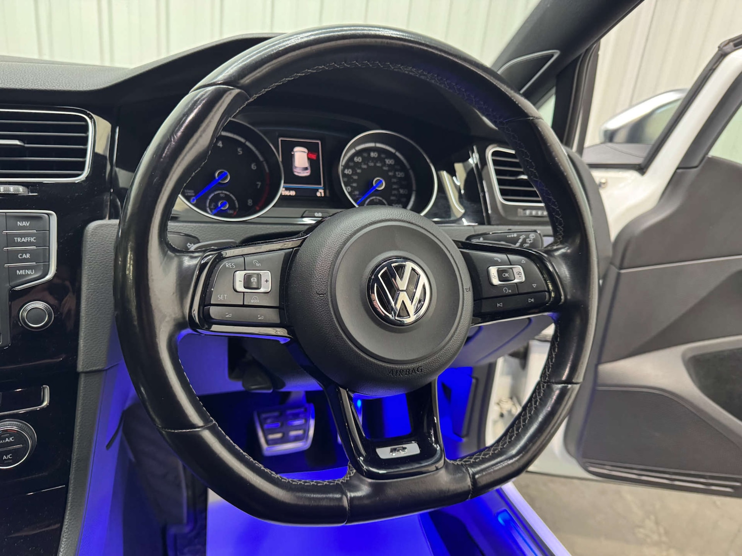 Used Volkswagen Golf 2017 for sale - 76670474: Photo 75
