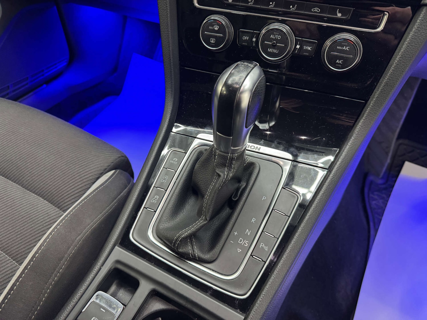 Used Volkswagen Golf 2017 for sale - 76670474: Photo 90