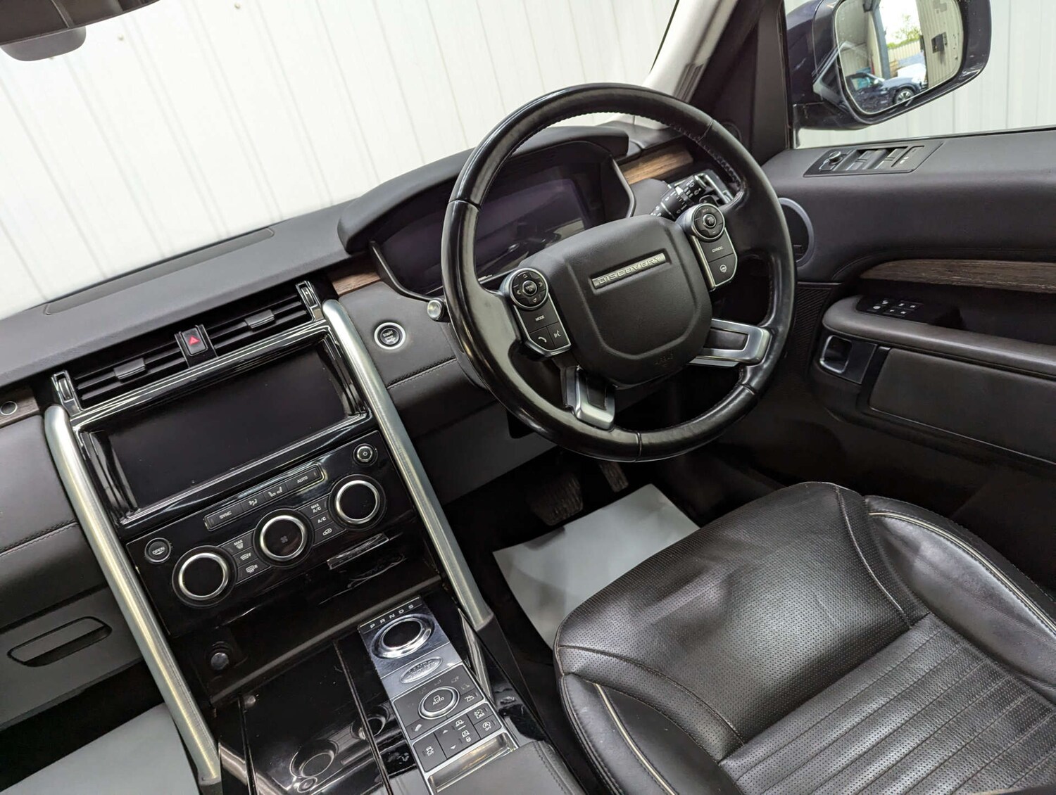 Used Land Rover Discovery 2018 for sale - 76347362: Photo 48