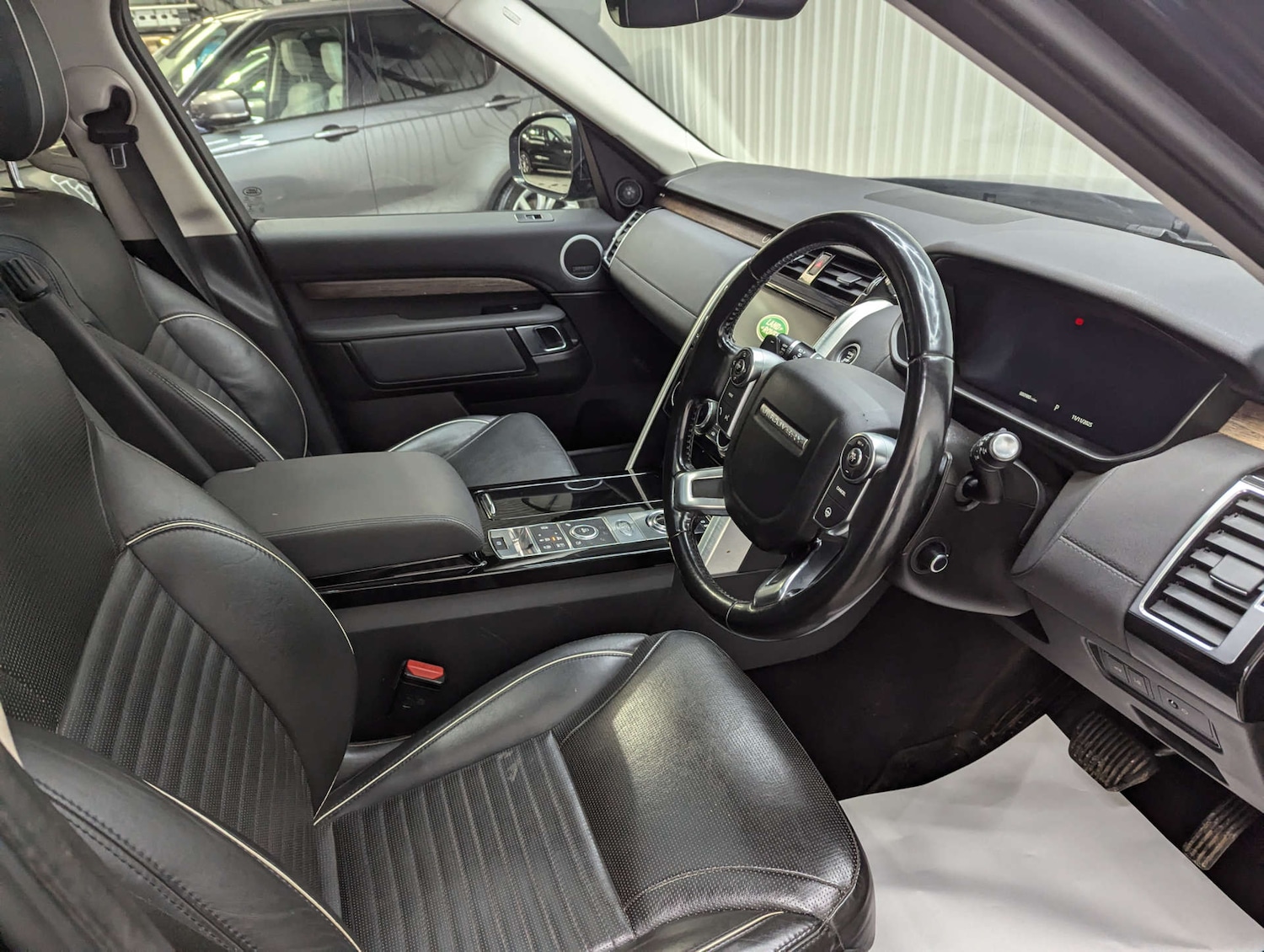 Used Land Rover Discovery 2018 for sale - 76347362: Photo 49