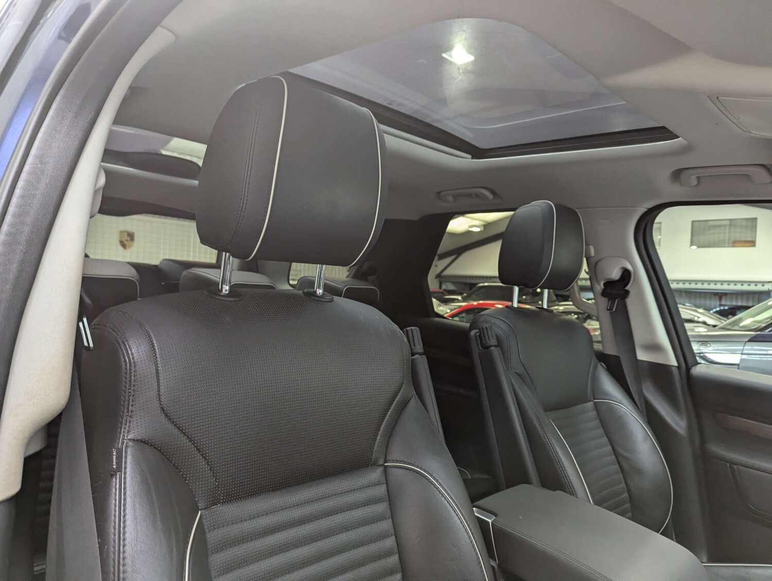 Used Land Rover Discovery 2018 for sale - 76347362: Photo 51