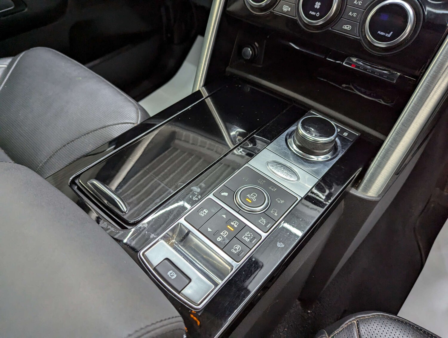 Used Land Rover Discovery 2018 for sale - 76347362: Photo 92