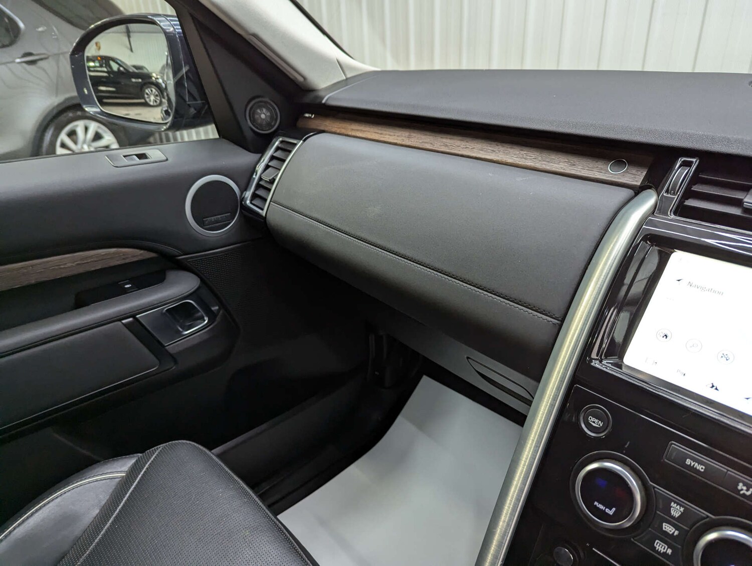 Used Land Rover Discovery 2018 for sale - 76347362: Photo 93