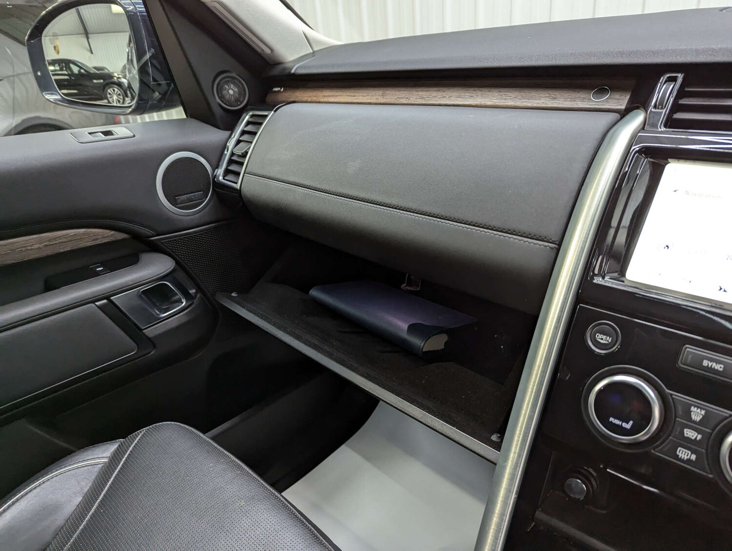 Used Land Rover Discovery 2018 for sale - 76347362: Photo 94