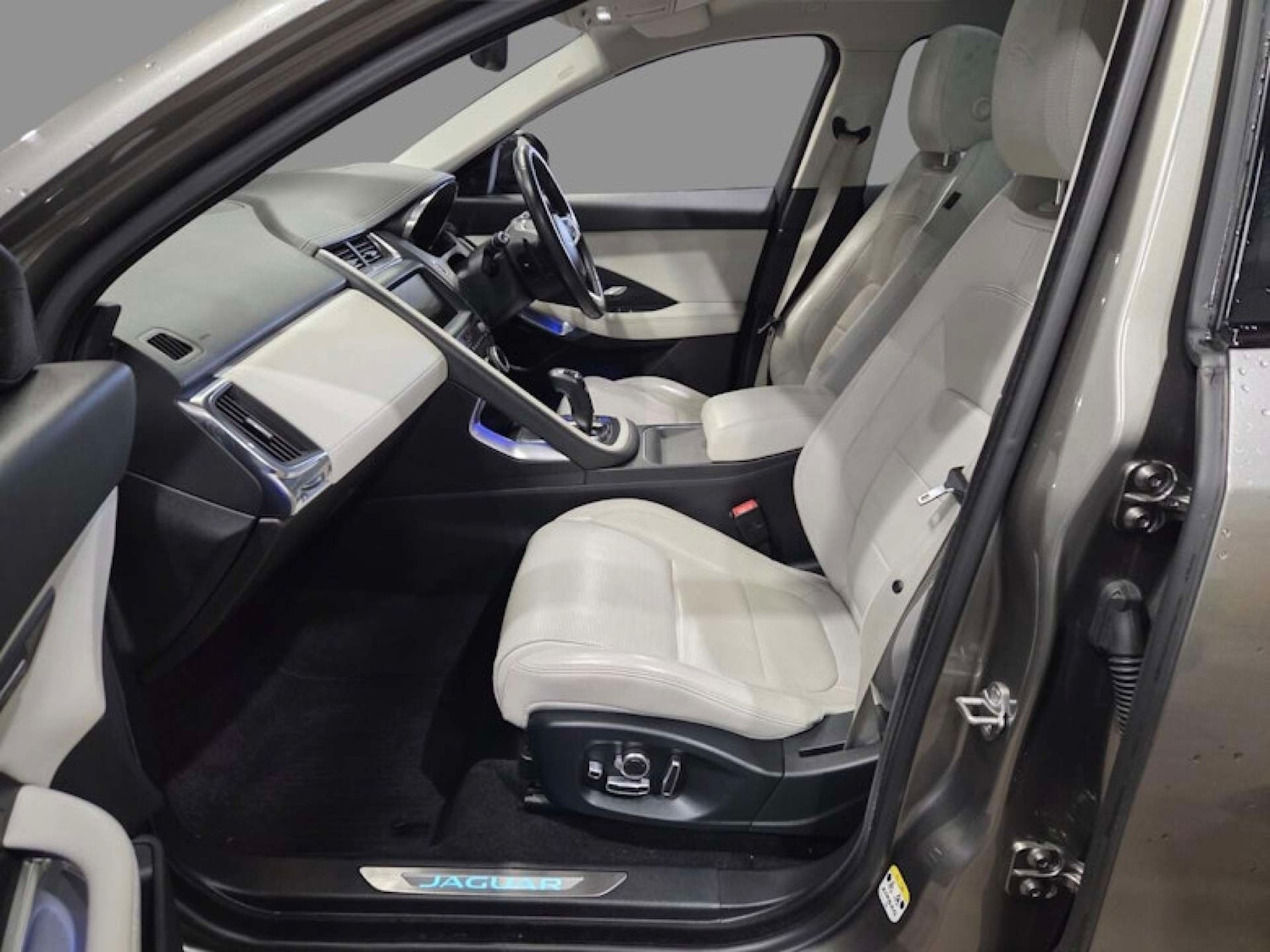 Used Jaguar E-Pace 2018 for sale - 78085012: Photo 4