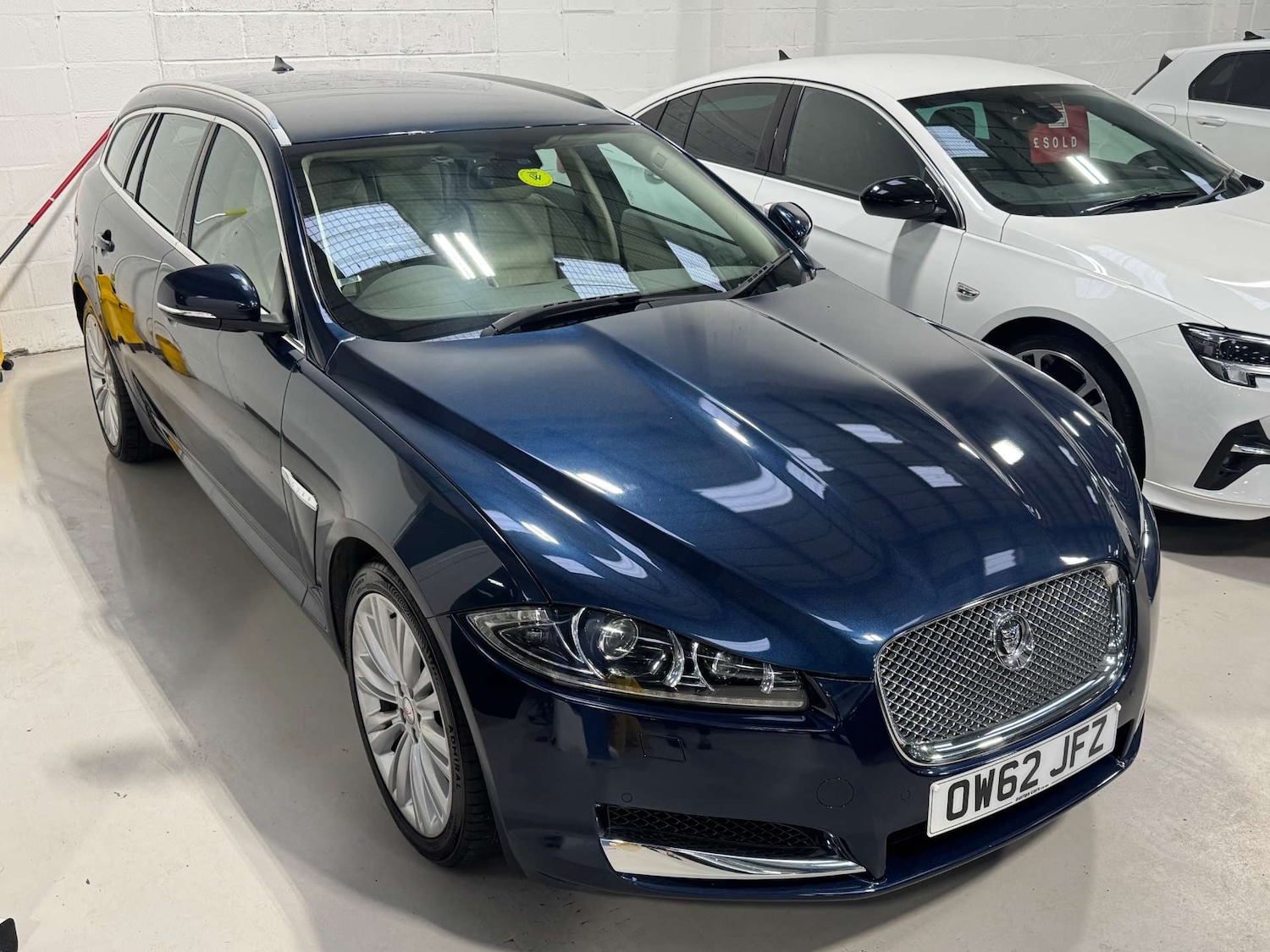 Used Jaguar XF 2013 for sale - 76588701: Photo 16