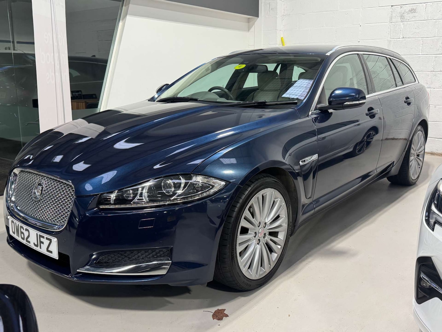 Used Jaguar XF 2013 for sale - 76588701: Photo 4