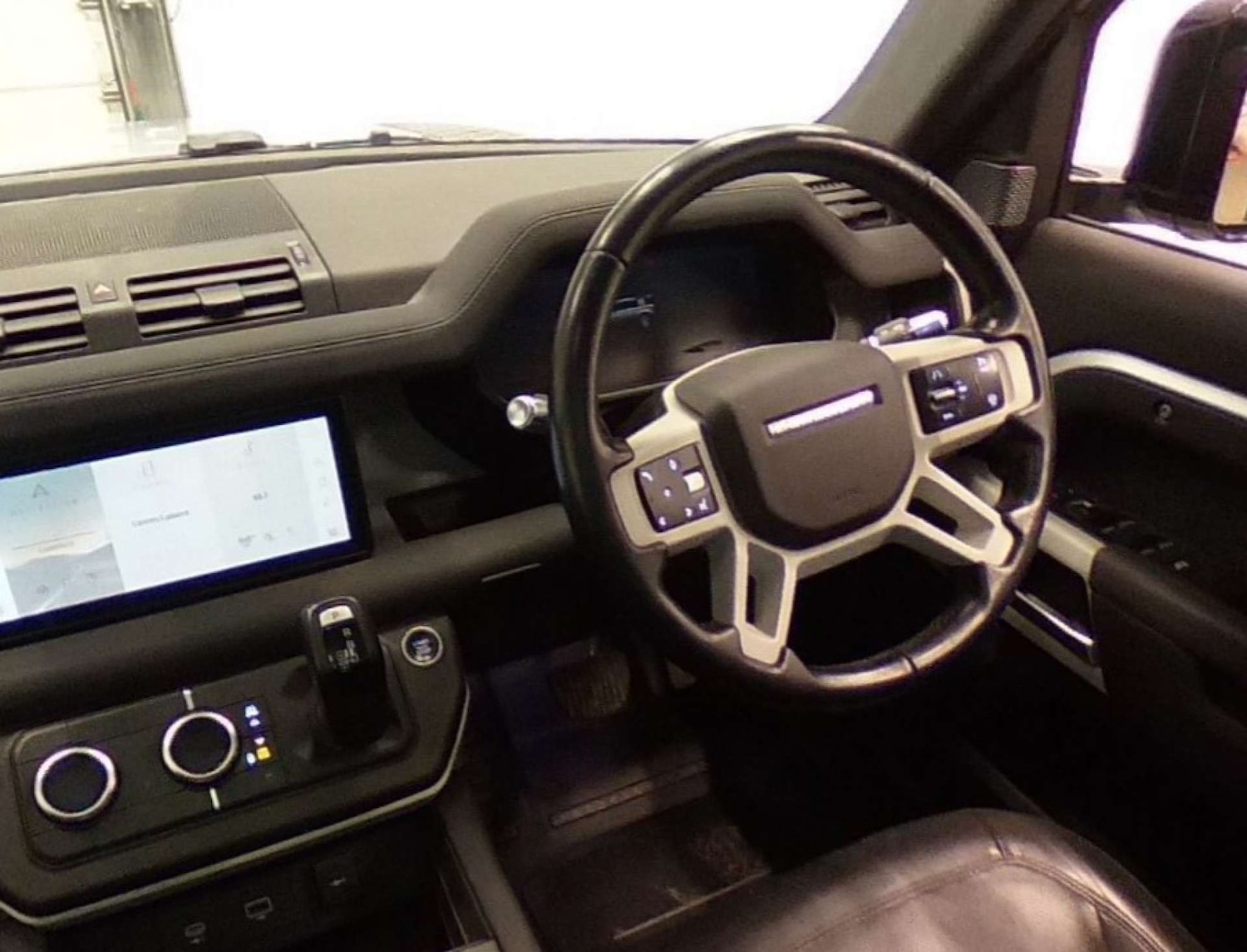 Used Land Rover Defender 2021 for sale - 77508813: Photo 3