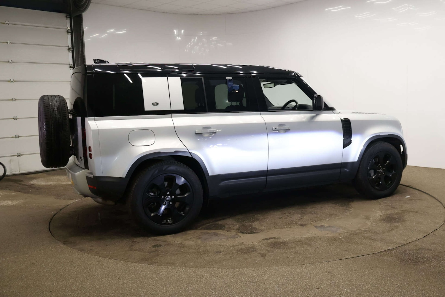Used Land Rover Defender 2021 for sale - 77508813: Photo 9