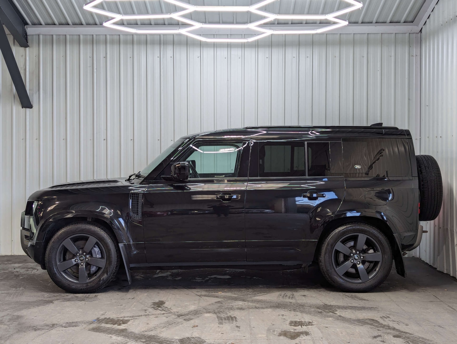 Used Land Rover Defender 2021 for sale - 76322853: Photo 15