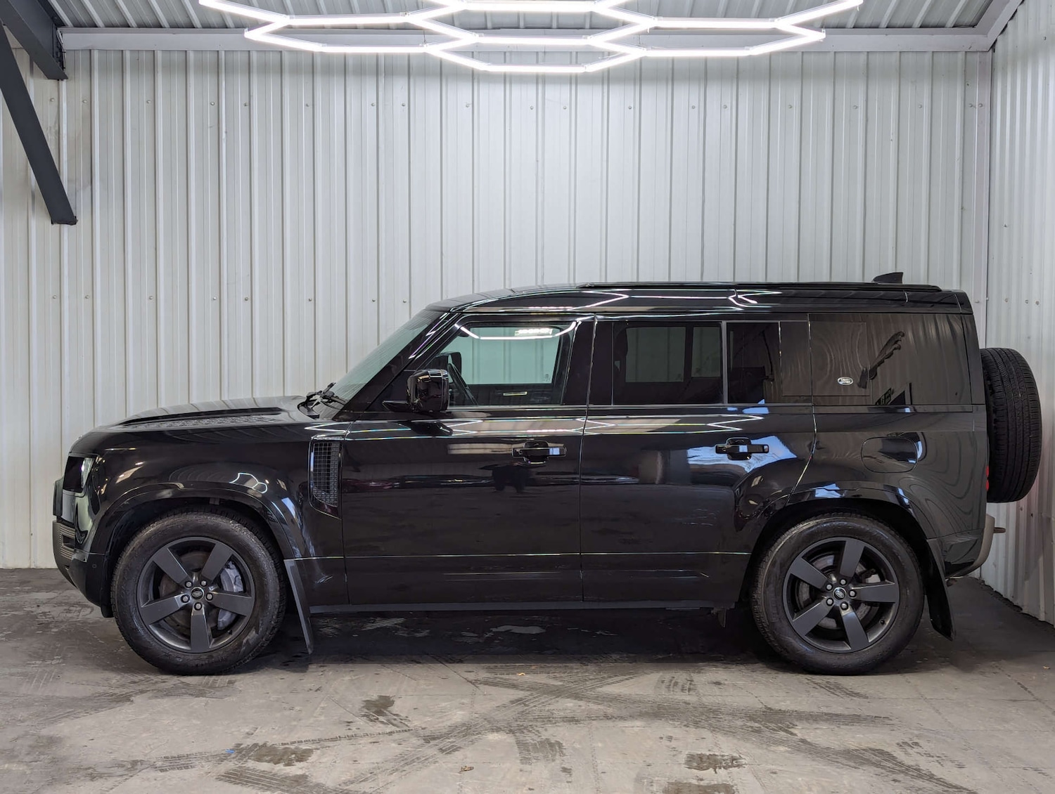 Used Land Rover Defender 2021 for sale - 76322853: Photo 17