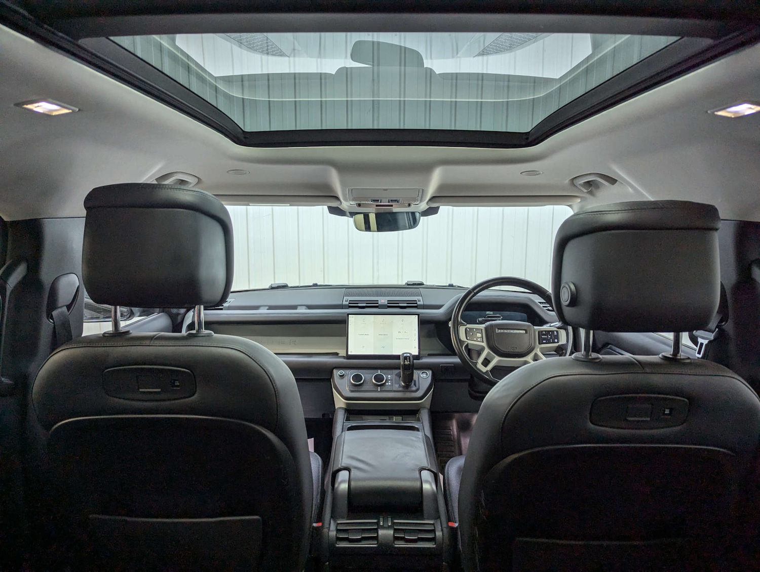 Used Land Rover Defender 2021 for sale - 76322853: Photo 2