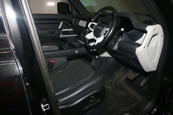 Used Land Rover Defender 2021 for sale - 76322853: Photo 2