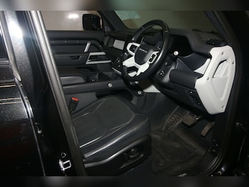 Used Land Rover Defender 2021 for sale - 76322853: Photo 2