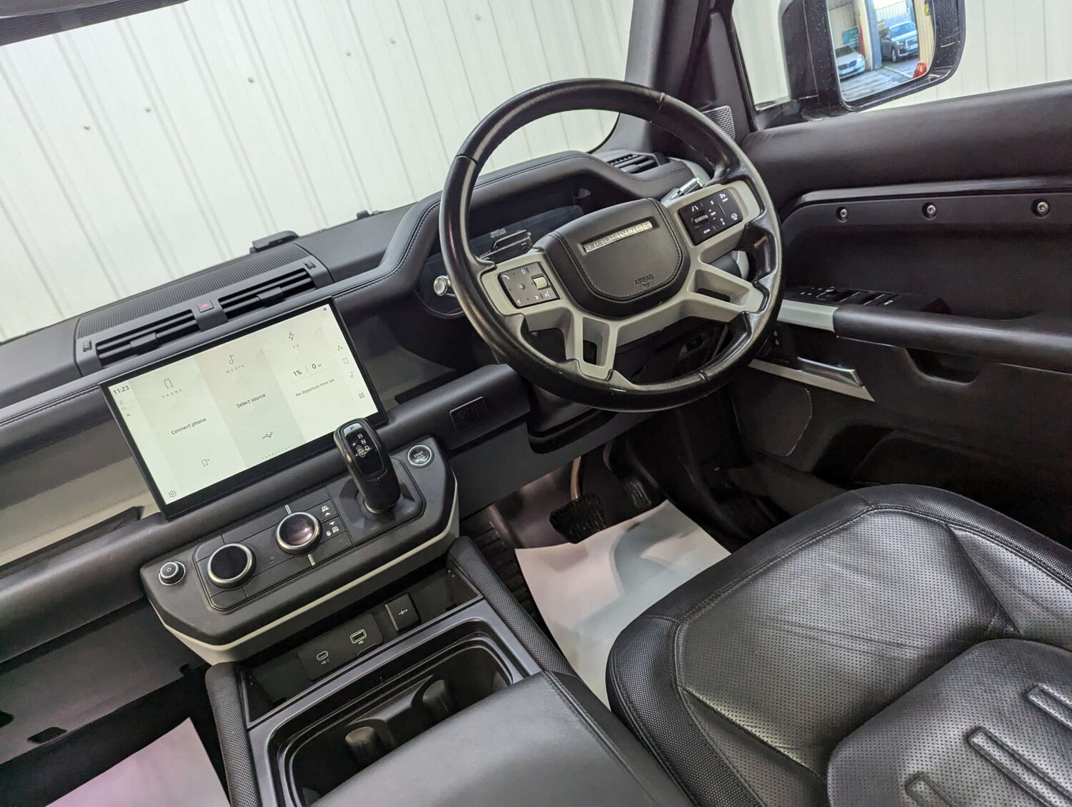 Used Land Rover Defender 2021 for sale - 76322853: Photo 46