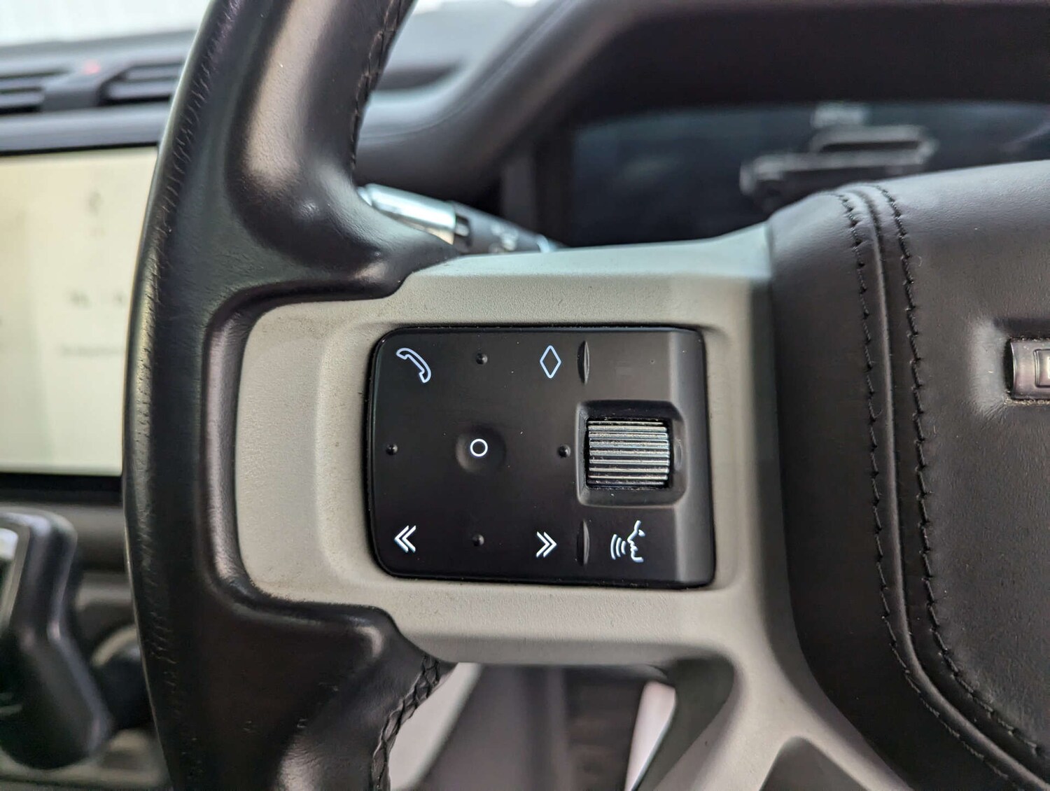 Used Land Rover Defender 2021 for sale - 76322853: Photo 71