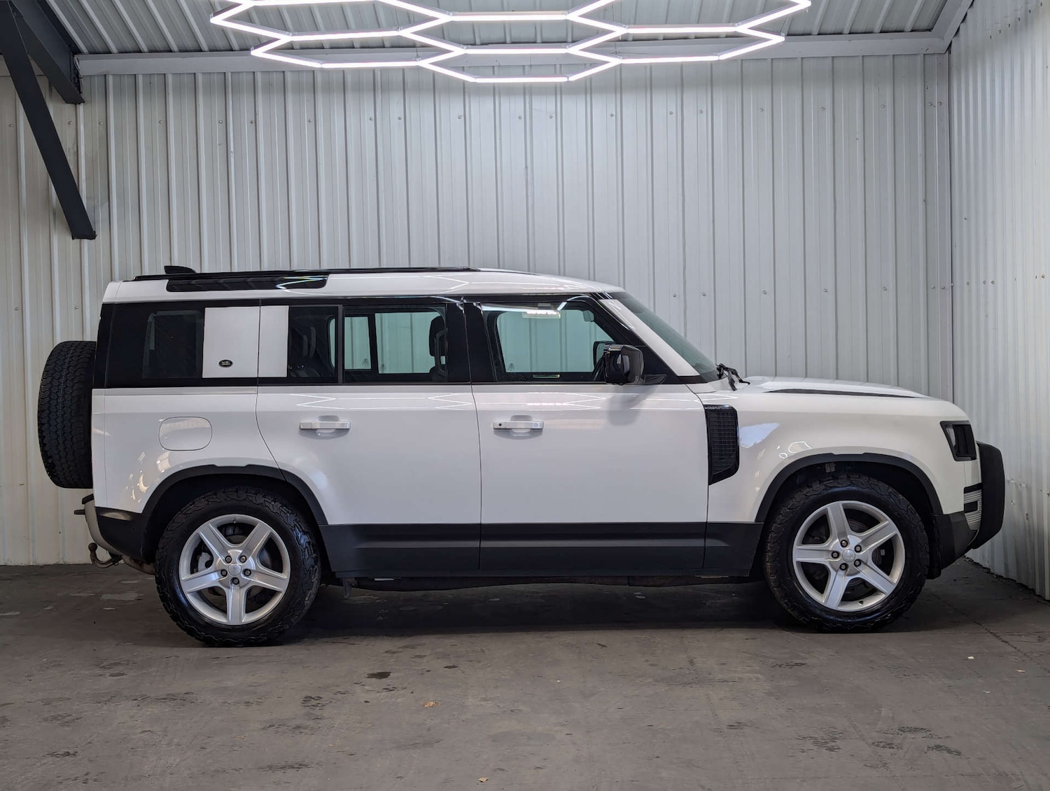 Used Land Rover Defender 2020 for sale - 77920608: Photo 14