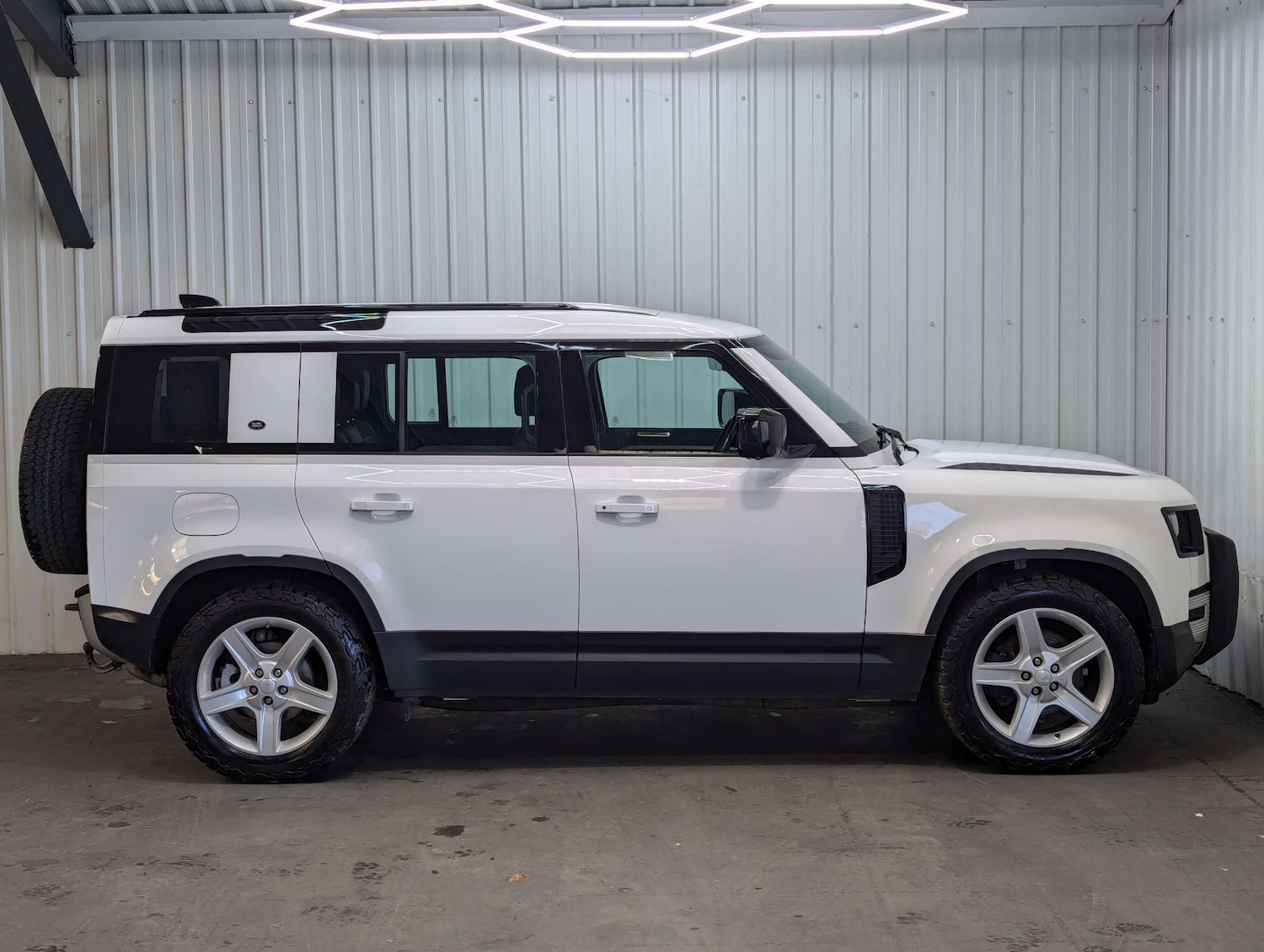 Used Land Rover Defender 2020 for sale - 77920608: Photo 15
