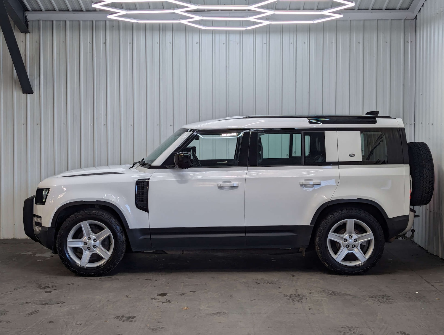 Used Land Rover Defender 2020 for sale - 77920608: Photo 17