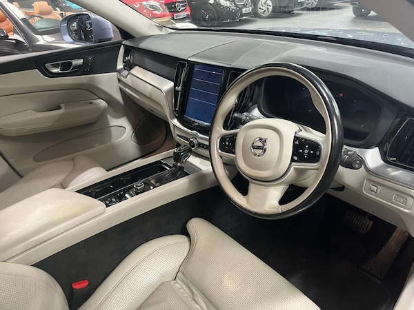 Used Volvo XC60 2017 for sale - 76268752: Photo 3
