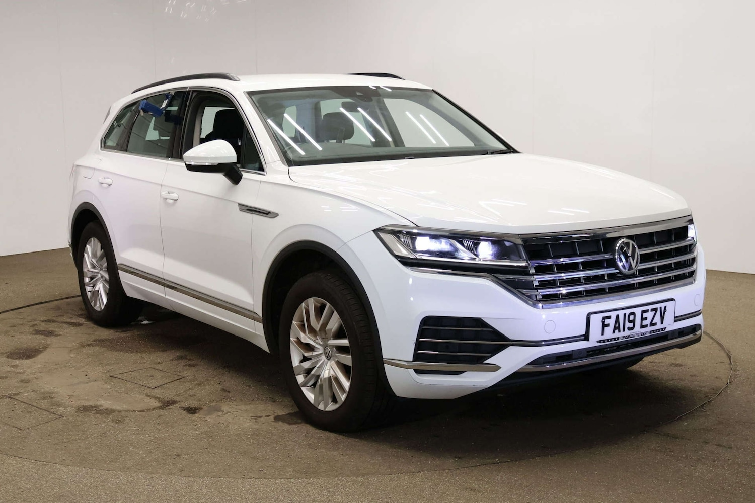 Used Volkswagen Touareg 2019 for sale - 76830015: Photo 1