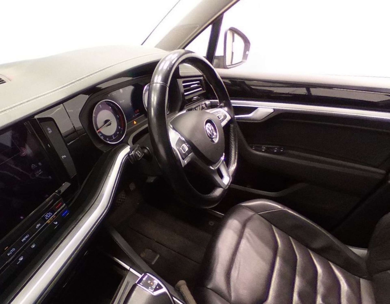 Used Volkswagen Touareg 2019 for sale - 76830015: Photo 15