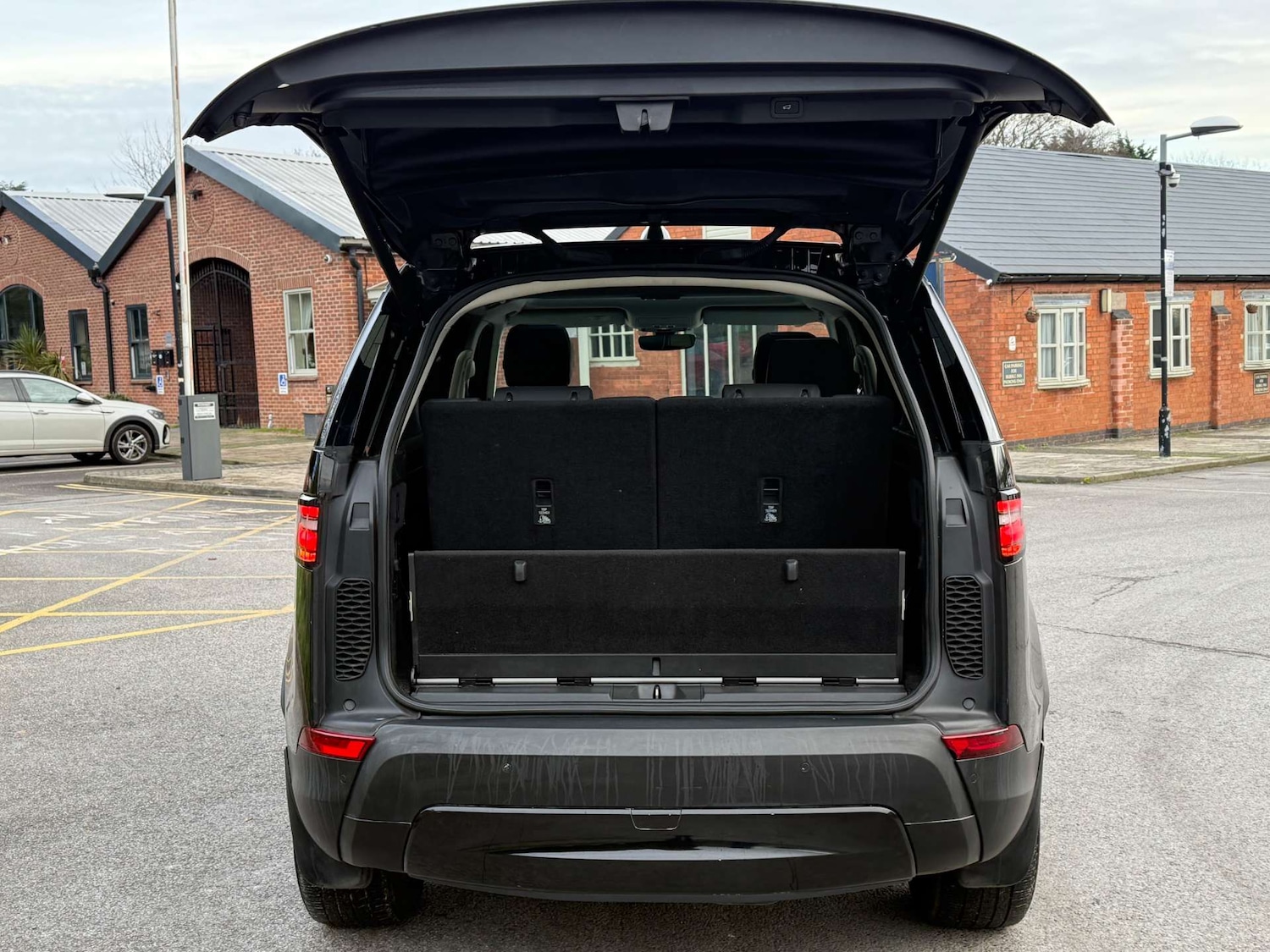 Used Land Rover Discovery 2017 for sale - 76713372: Photo 19