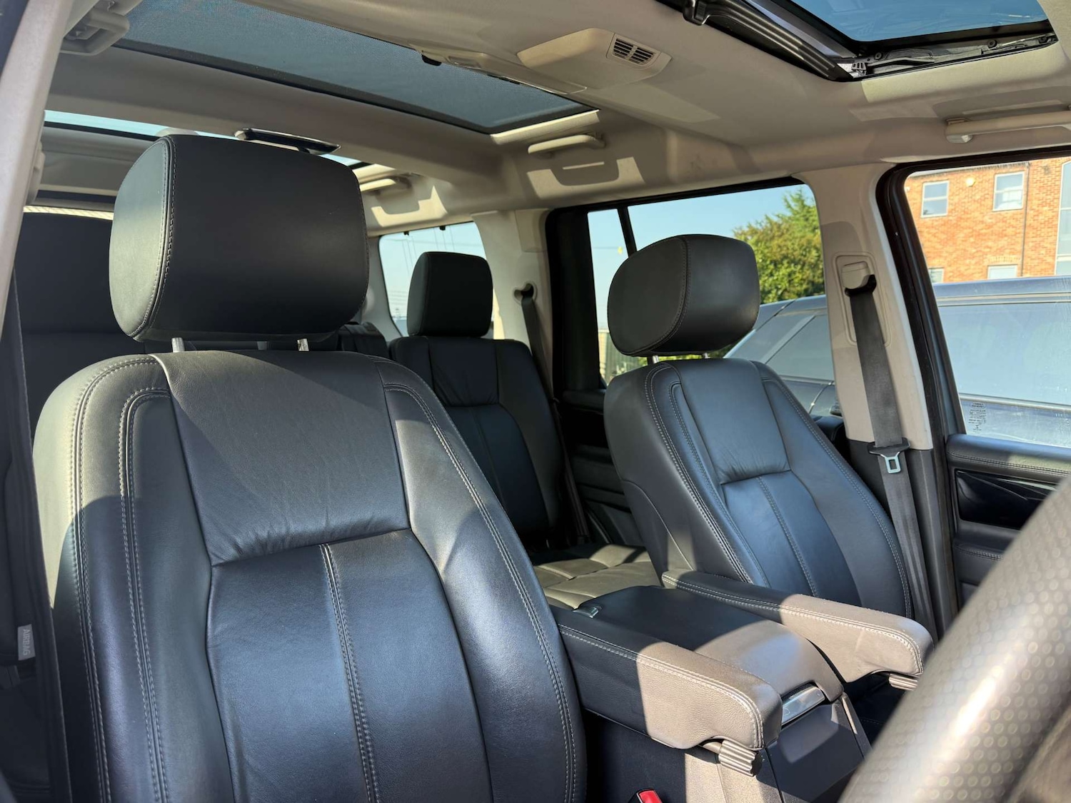 Used Land Rover Discovery 2014 for sale - 77762341: Photo 4