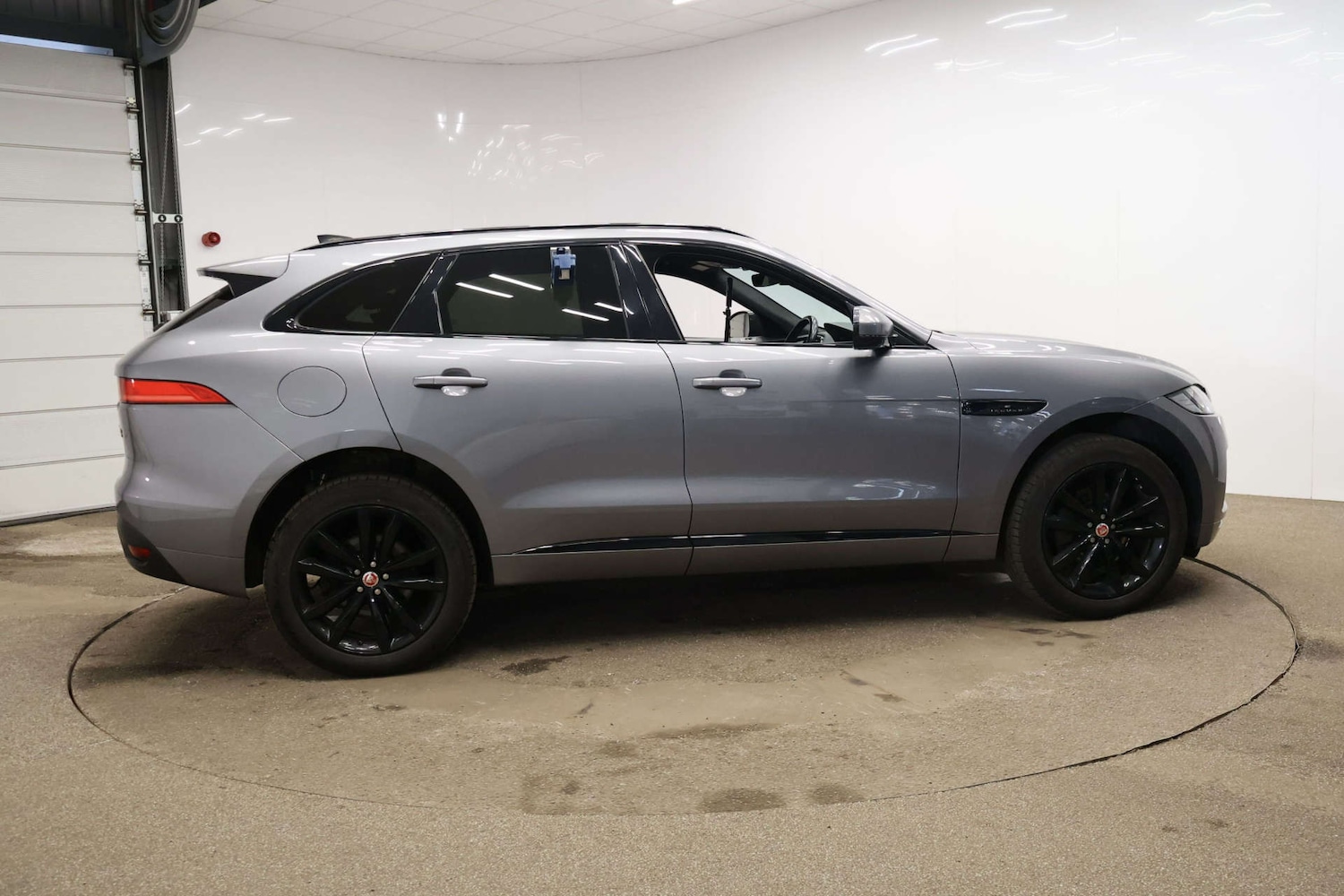 Used Jaguar F-Pace 2020 for sale - 77655667: Photo 7