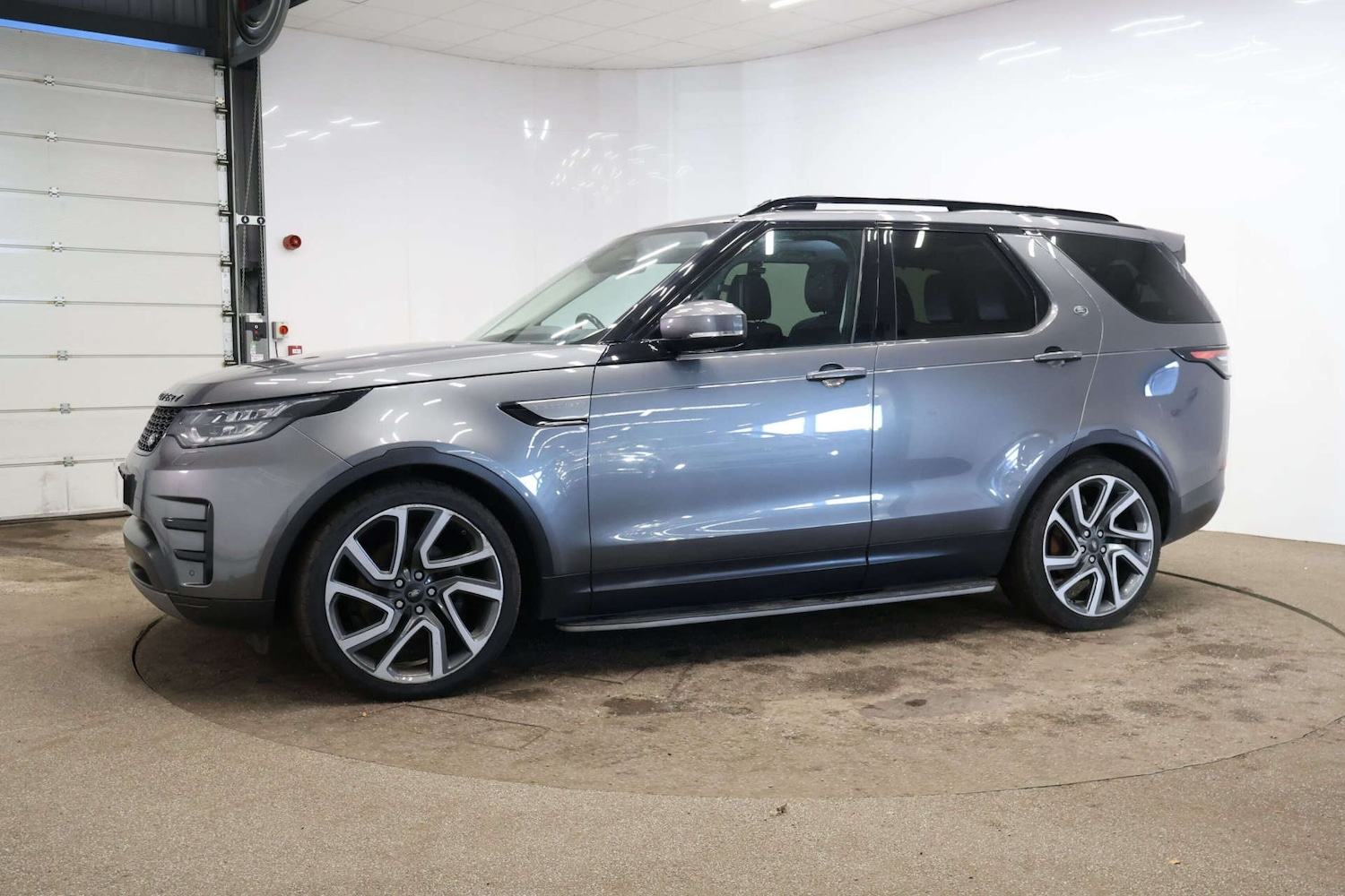 Used Land Rover Discovery 2017 for sale - 76681902: Photo 17