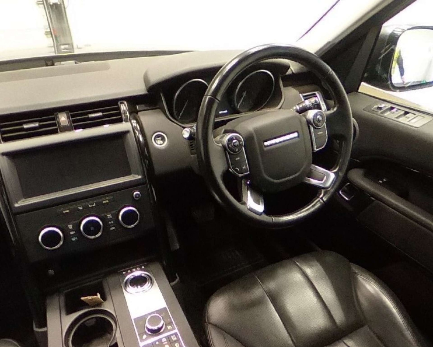 Used Land Rover Discovery 2017 for sale - 76681902: Photo 3