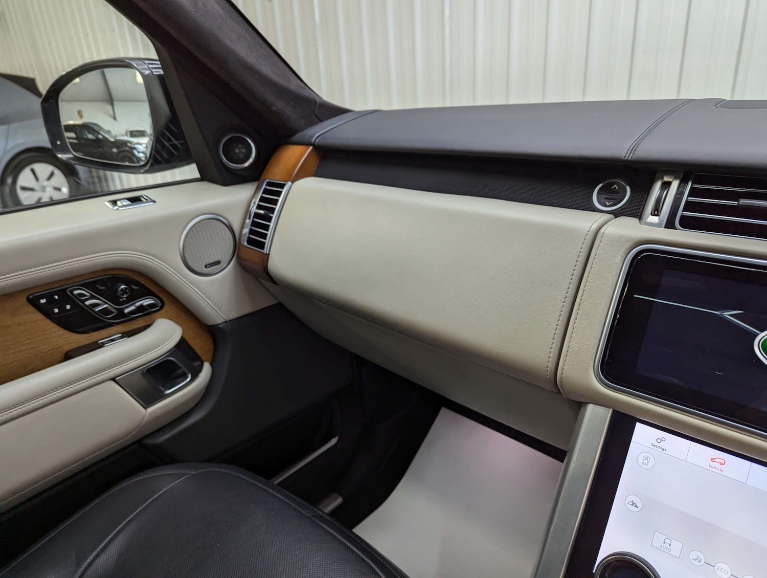 Used Land Rover Range Rover 2018 for sale - 76363921: Photo 92