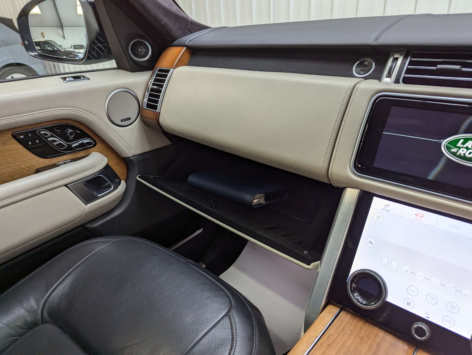 Used Land Rover Range Rover 2018 for sale - 76363921: Photo 93