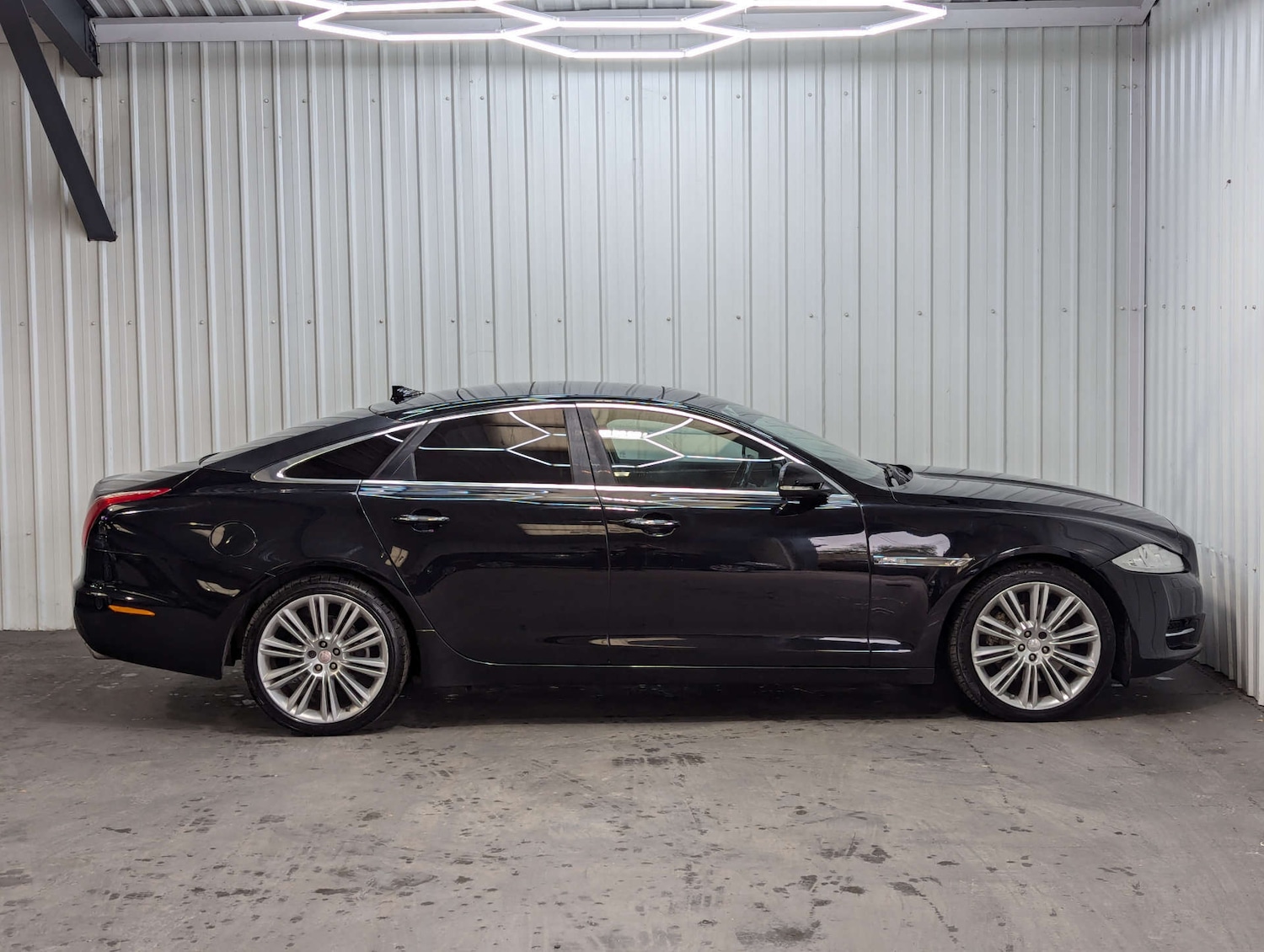 Used Jaguar XJ 2015 for sale - 76091324: Photo 14