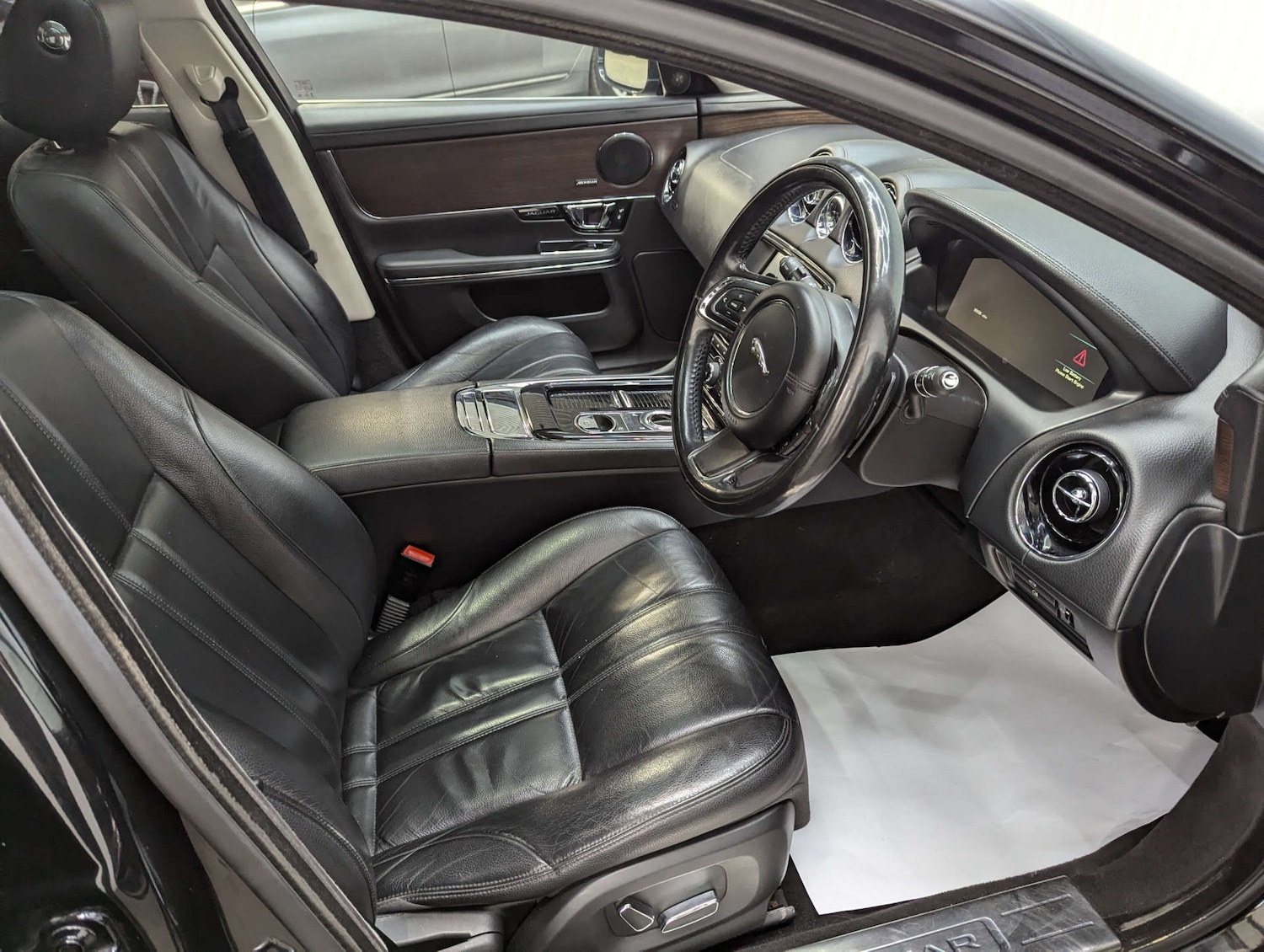 Used Jaguar XJ 2015 for sale - 76091324: Photo 46