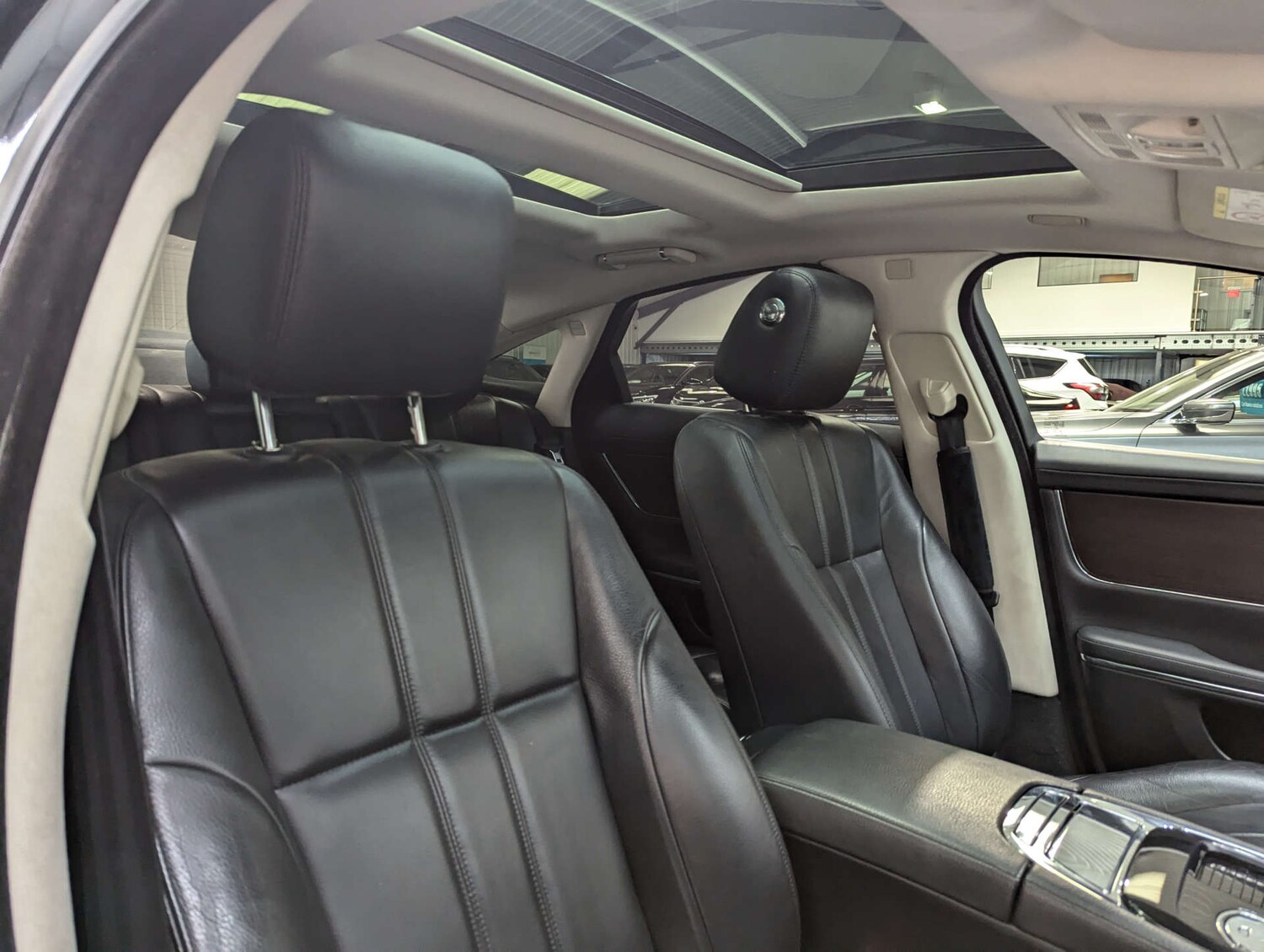Used Jaguar XJ 2015 for sale - 76091324: Photo 49