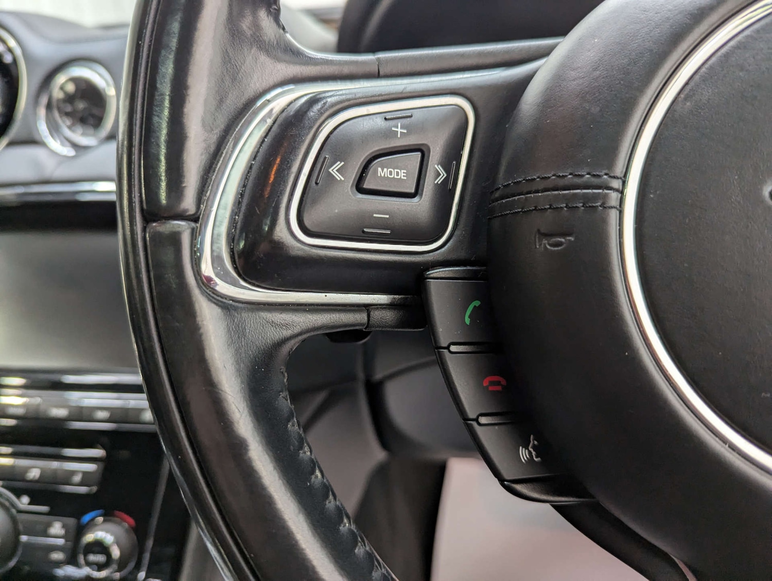 Used Jaguar XJ 2015 for sale - 76091324: Photo 69
