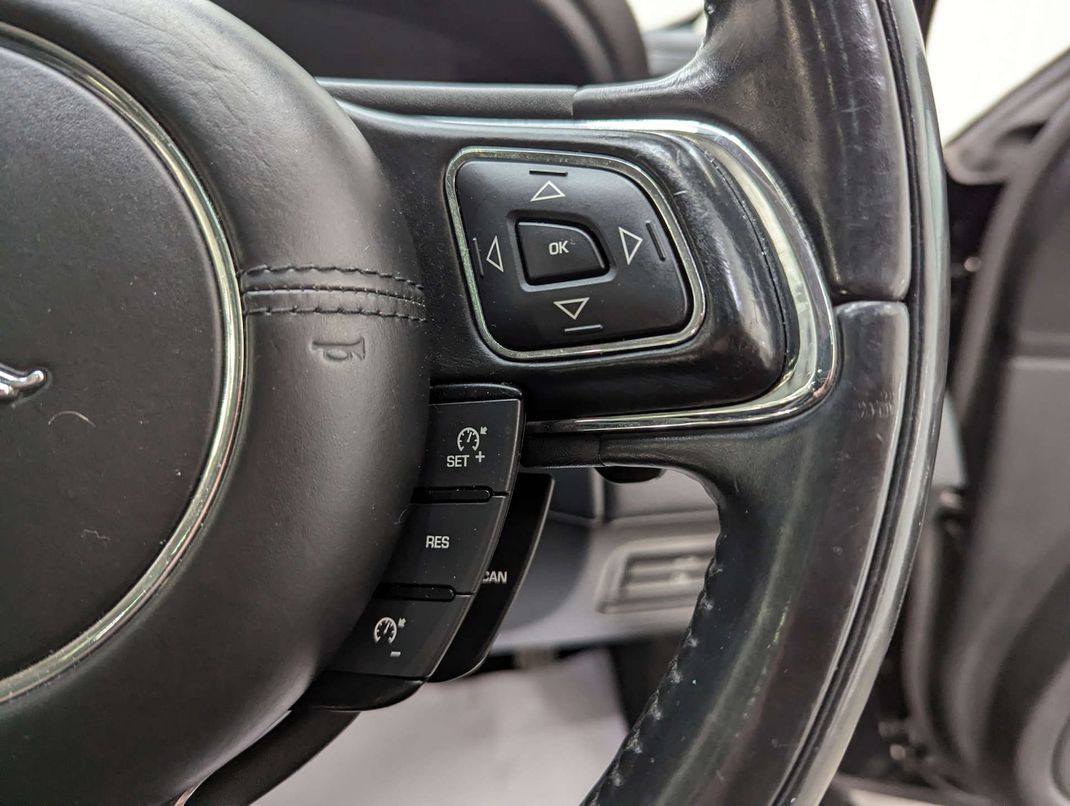 Used Jaguar XJ 2015 for sale - 76091324: Photo 71