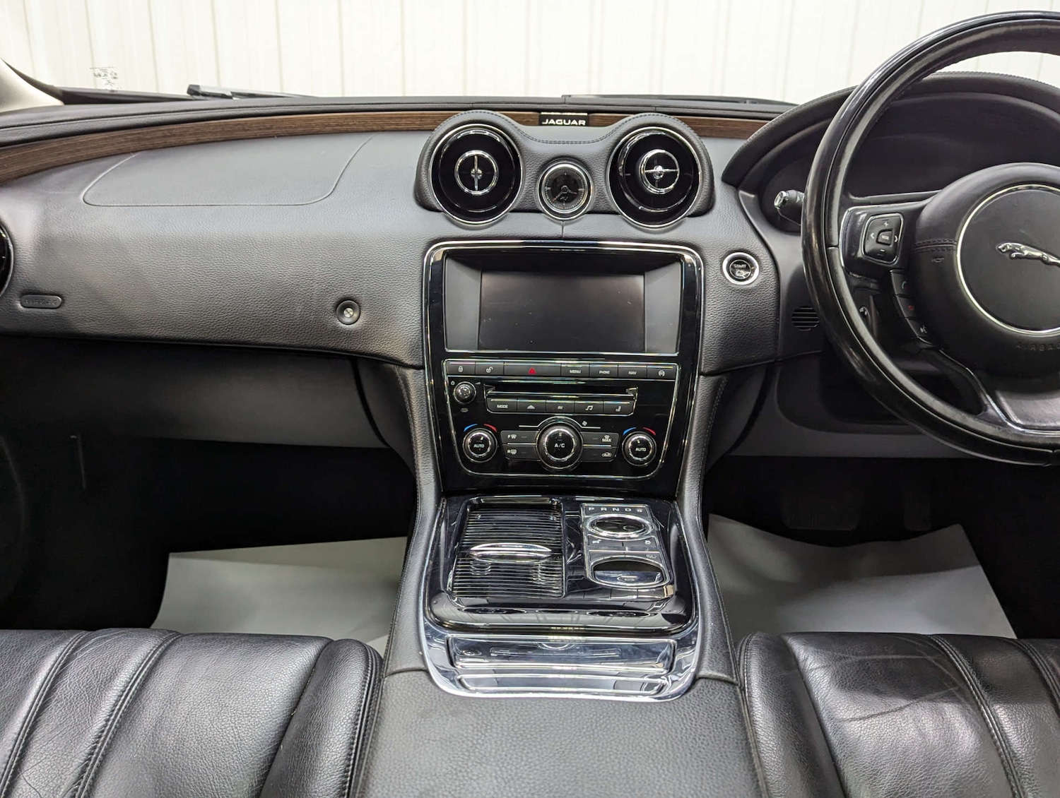 Used Jaguar XJ 2015 for sale - 76091324: Photo 75