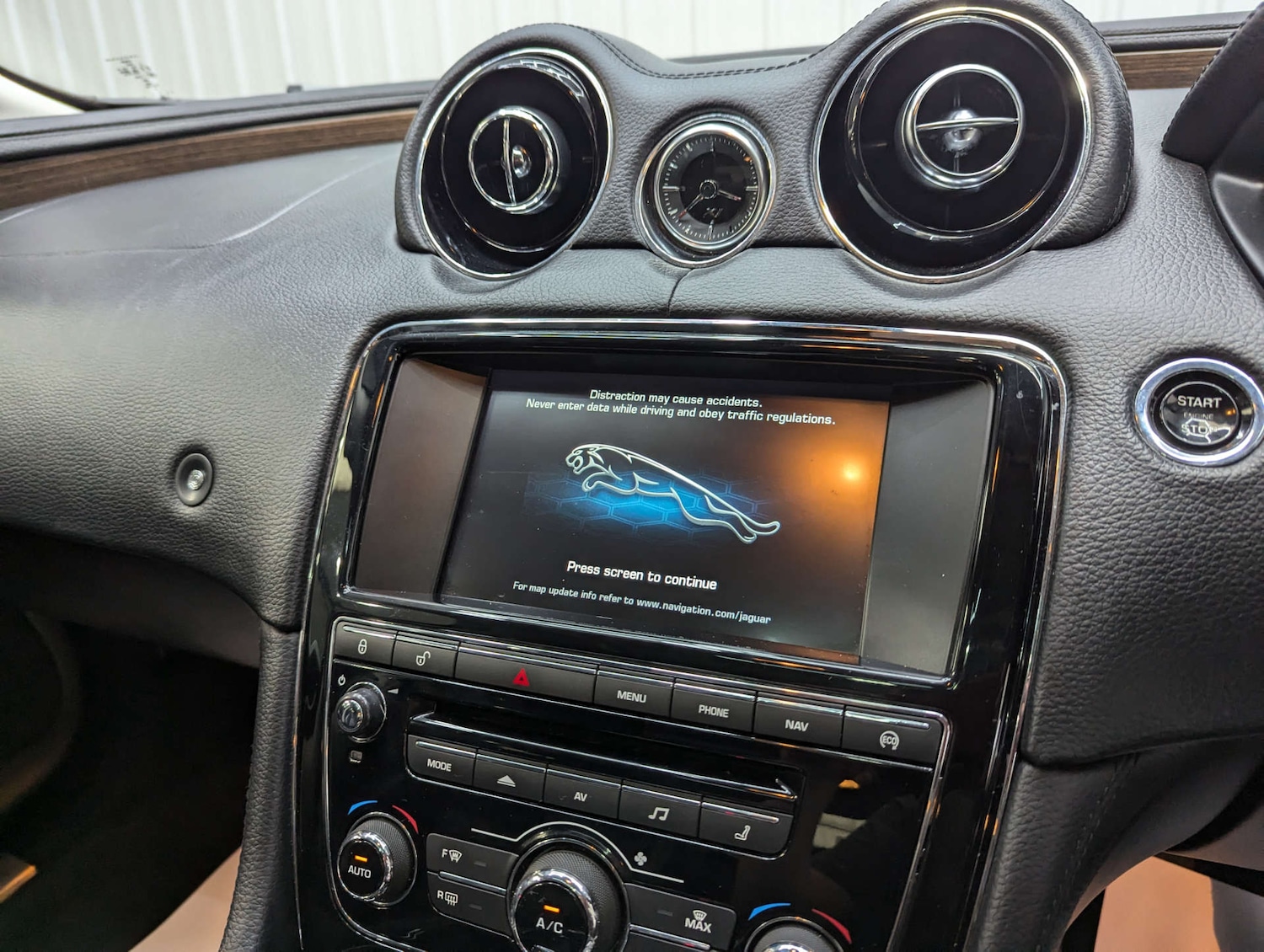 Used Jaguar XJ 2015 for sale - 76091324: Photo 77
