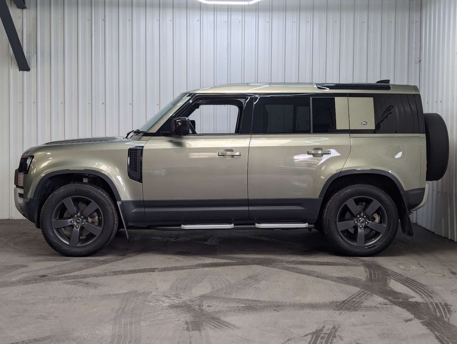Used Land Rover Defender 2021 for sale - 76600689: Photo 13